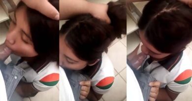 schoolgirl gives her friend a deep blowjob - Porn video +18