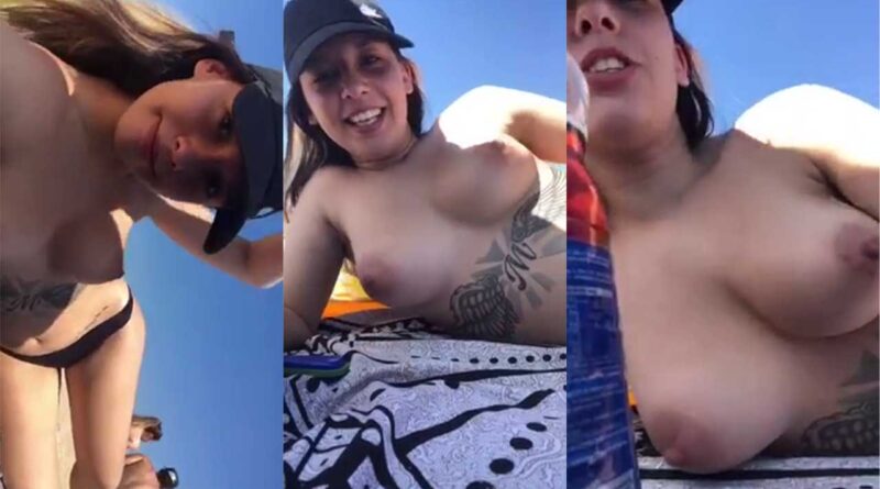 On the beach, she gets horny and strips naked to broadcast the video on instagram