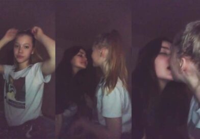 Teen girls - First lesbian kiss experience
