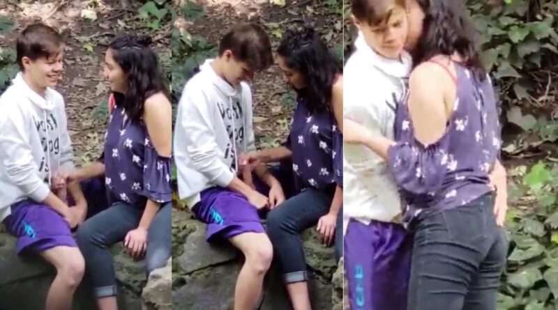 Teen girl she has her first experience jerking off her boyfriend in the park Porn amateur