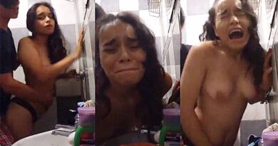 Although her parents are at home - horny teens they fuck in the bathroom