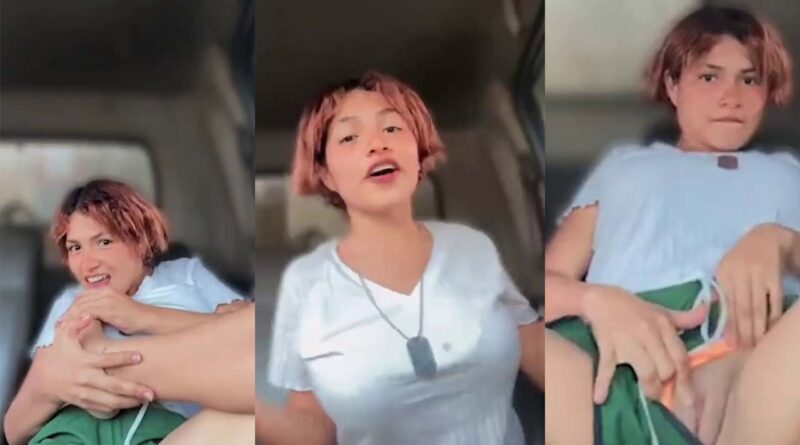 she shows her breasts and pussy locked in the car