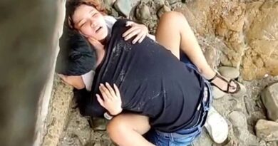 SPYCAM - TEEN GIRL FUCKING ON THE BEACH
