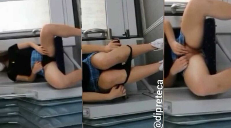 flash pussy in the subway in mexico PORN AMATEUR