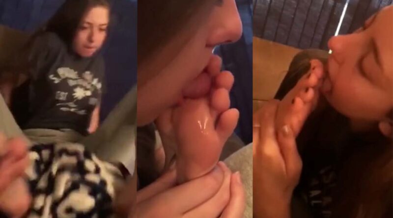 AMERICAN TEEN GIRLS WITH A TOE-LICKING FETISH