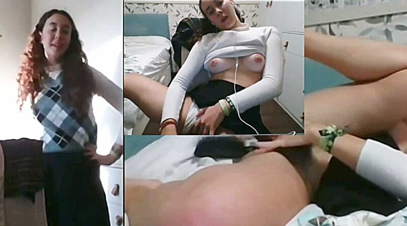 Spanish girl from Madrid masturbates with a brush - PORN AMATEUR +18