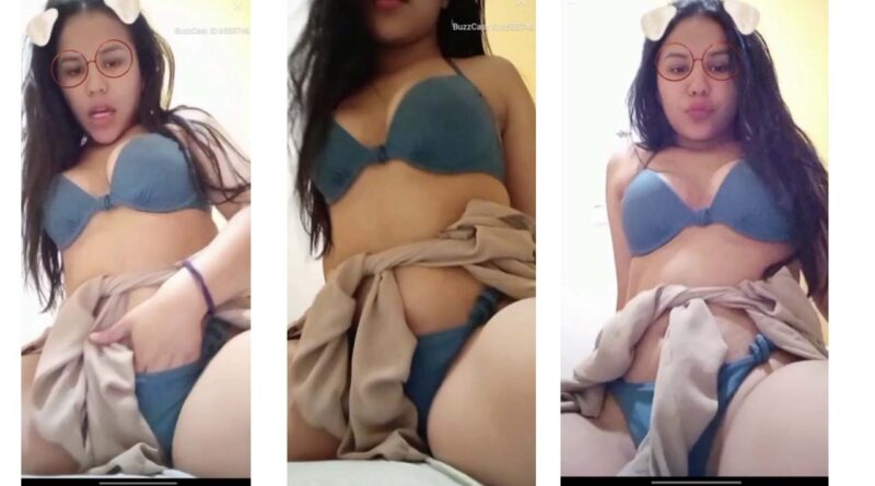 LIVE STREAMING iNSTAGRAM - girl gets horny and fingers her pussy