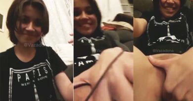 Mexican girl - livestreaming girl with a smile on her face masturbates