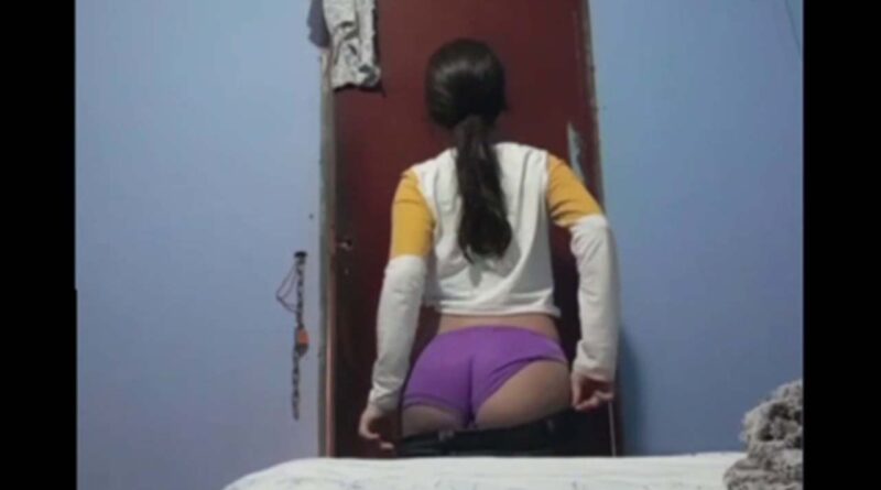 Latin girl showing that she has a big ass