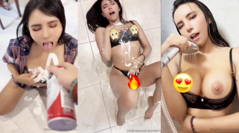 Ary Vilchis horny influencer bathed in milk
