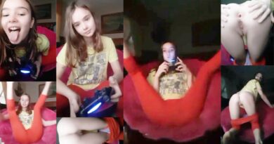 Extroverted gamer girl SHE IS CRAZY ABOUT SEX